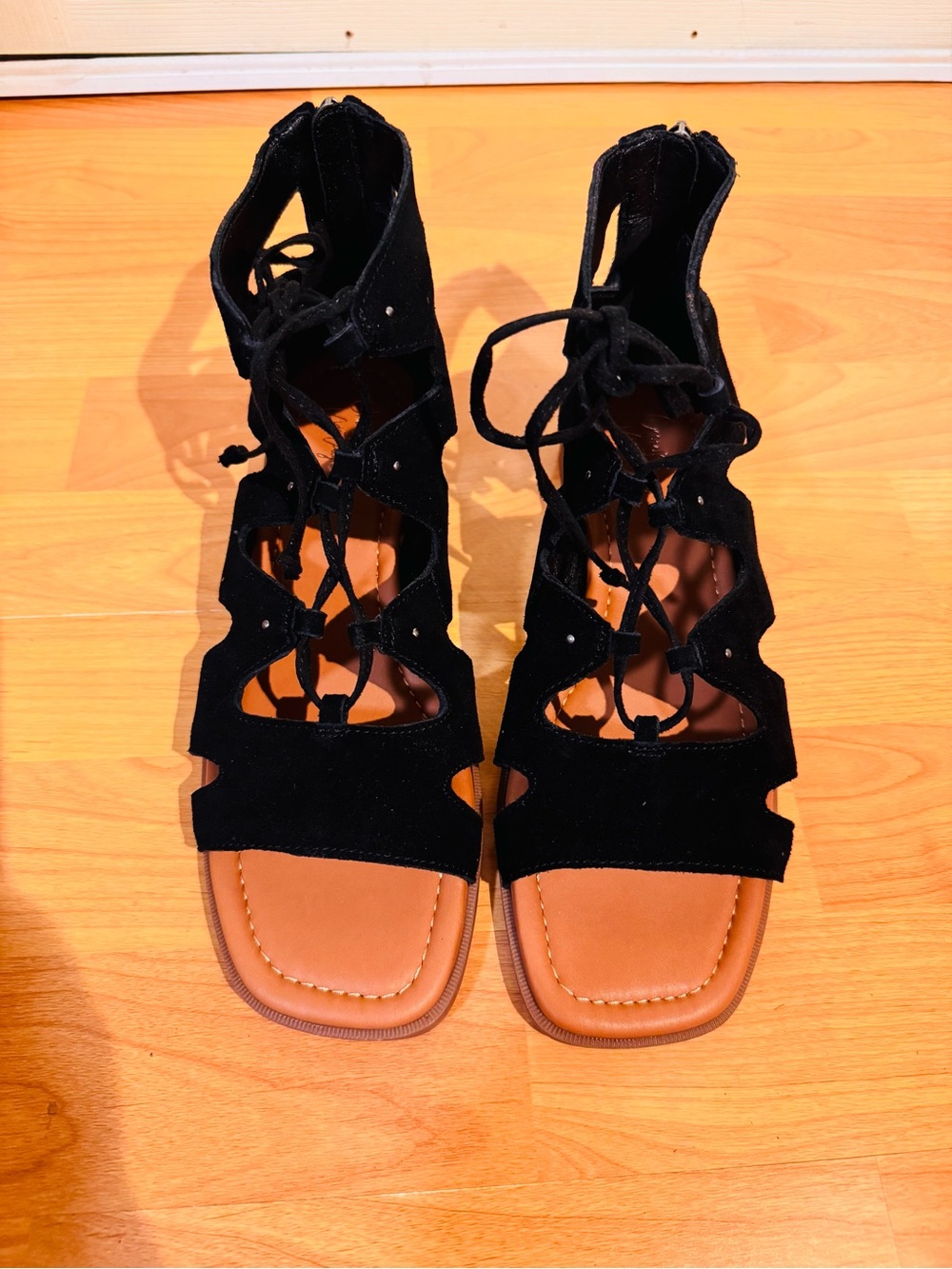 Crown Vintage Black Lace-Up Cutout Sandals with Tan Footbed size 9